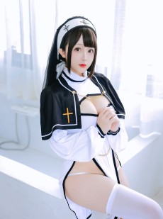 Cosplay 日奈娇 - 圣洁修女