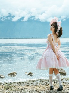 动漫博主蠢沫沫 - 湖边的少女